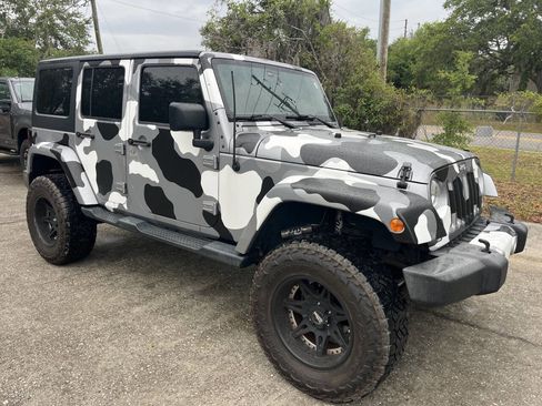Used 2015 Jeep Wrangler Unlimited Sahara w/ Max Tow Package AWD/4WD image 3