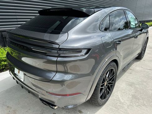 Used 2025 Porsche Cayenne GTS image 9