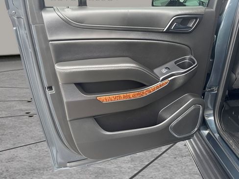 Used 2020 Chevrolet Suburban Premier AWD/4WD image 32