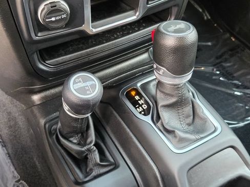 Used 2022 Jeep Wrangler Sport AWD/4WD image 16
