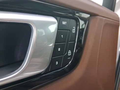 Certified 2022 Porsche Cayenne Turbo image 16