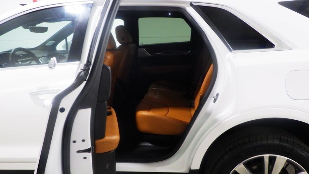 Used 2024 Cadillac XT5 Premium Luxury w/ Technology Package AWD/4WD image 7
