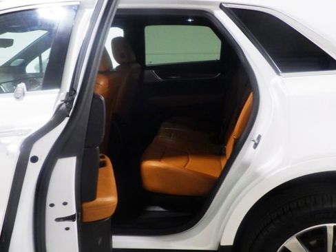 Used 2024 Cadillac XT5 Premium Luxury w/ Technology Package AWD/4WD image 7