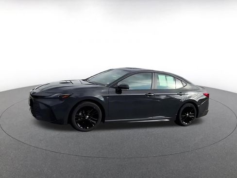 Used 2025 Toyota Camry SE image 4