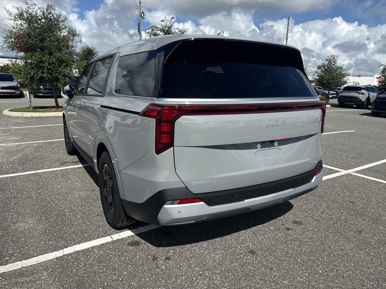 New 2027 Kia Carnival LX FWD image 6