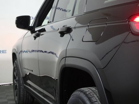 New 2026 Jeep Grand Cherokee Altitude AWD/4WD image 10