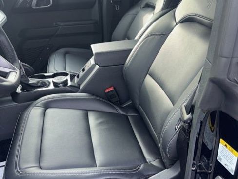 New 2025 Ford Bronco Outer Banks w/ Sasquatch Package image 36
