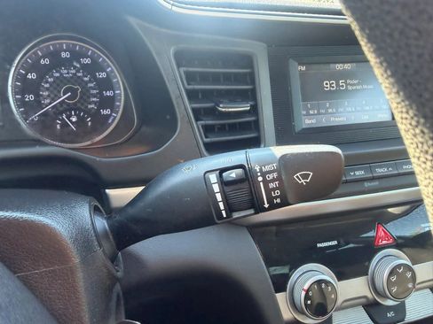 Used 2019 Hyundai Elantra SE w/ Cargo Package FWD image 15