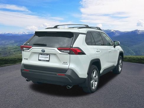Used 2021 Toyota RAV4 XLE Premium AWD/4WD image 5