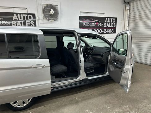 Used 2019 Ford Transit Connect XLT image 24