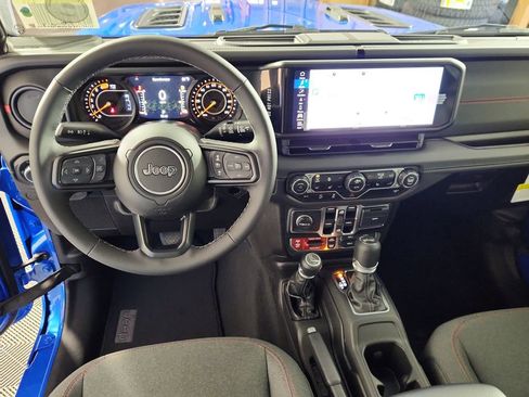 New 2025 Jeep Wrangler Unlimited Rubicon w/ Convenience Group AWD/4WD image 21