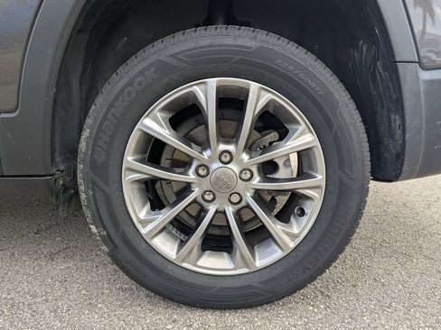 Used 2019 Jeep Cherokee Latitude Plus image 16