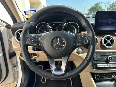 Used 2018 Mercedes-Benz GLA 250 image 11