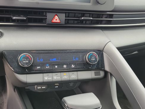 Used 2025 Hyundai Elantra Sport FWD image 22