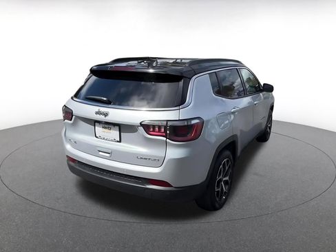 Used 2025 Jeep Compass Limited image 15