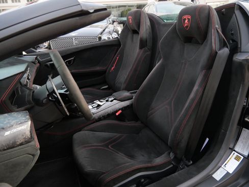 Used 2018 Lamborghini Huracan Performante image 6