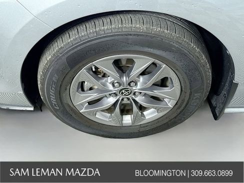 Used 2021 Toyota Sienna XLE w/ XLE Plus Package image 32