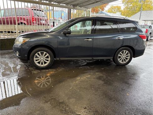 Used 2015 Nissan Pathfinder SV image 4