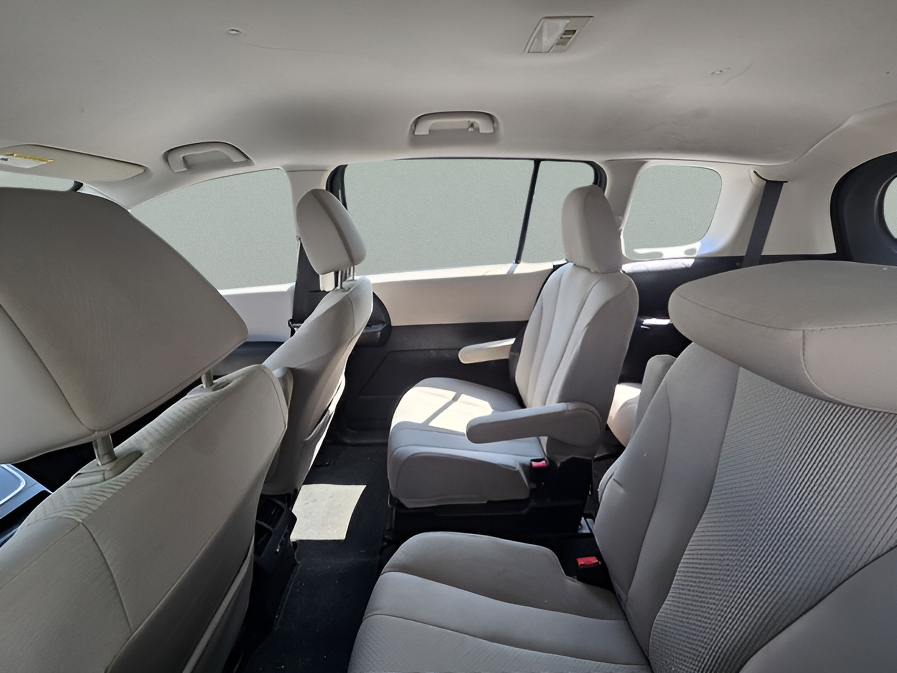 Used 2014 MAZDA MAZDA5 Sport FWD image 4