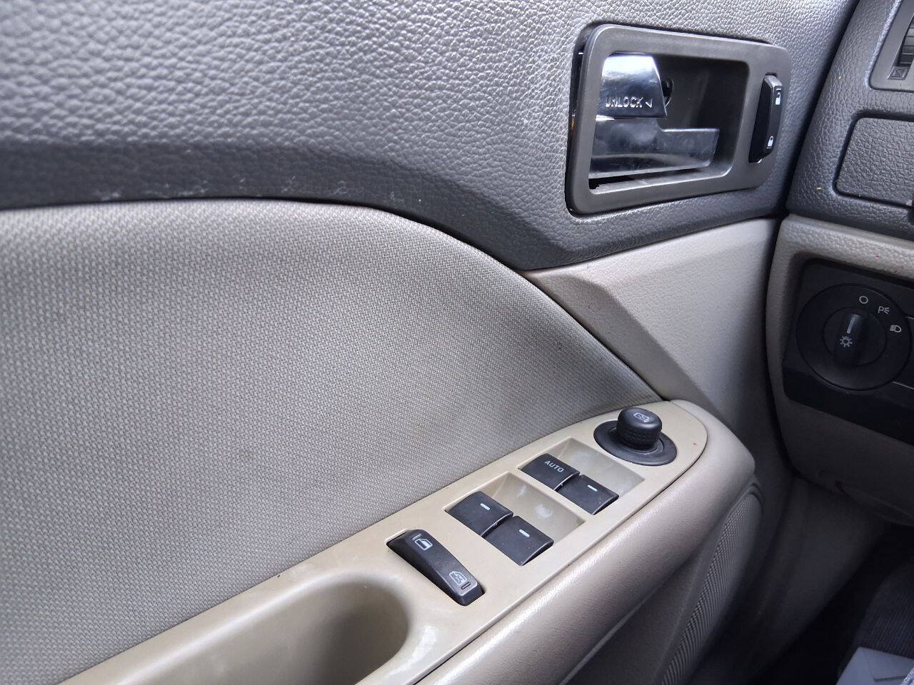 Used 2010 Ford Fusion S FWD image 16