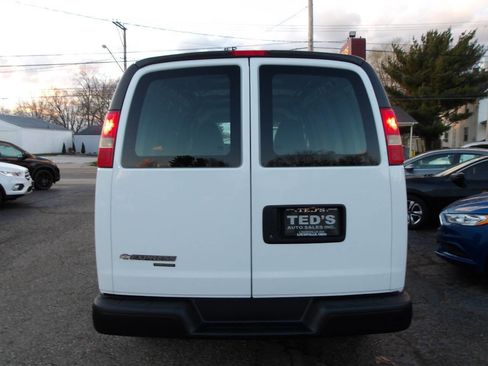 Used 2015 Chevrolet Express 2500 image 10