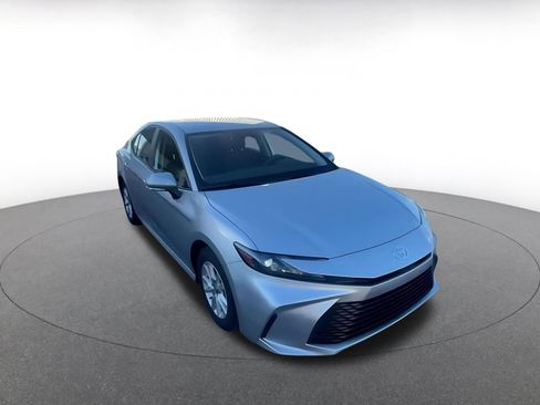 Used 2025 Toyota Camry LE image 3