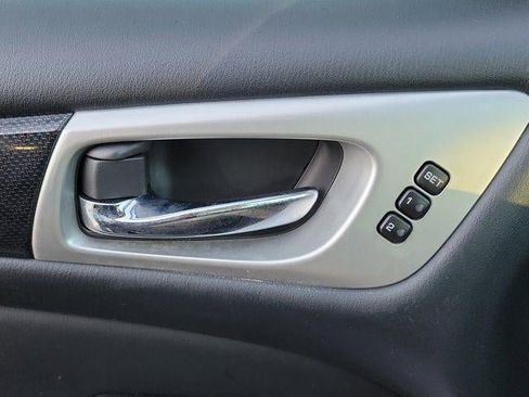 Used 2020 Nissan Pathfinder SL image 33