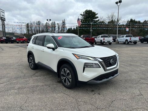 Used 2023 Nissan Rogue SV w/ SV Premium Package image 4