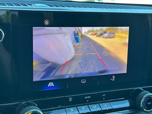 Used 2024 Chevrolet Colorado W/T RWD image 18
