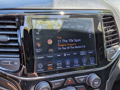 Used 2019 Jeep Grand Cherokee Overland AWD/4WD image 17