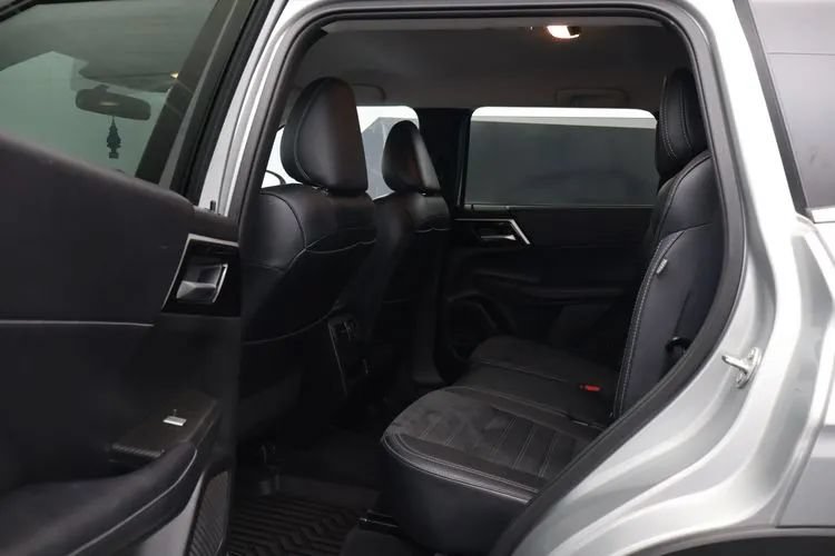 Used 2024 Mitsubishi Outlander FWD image 15
