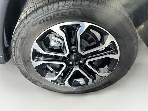 Used 2024 Jeep Compass Limited image 11