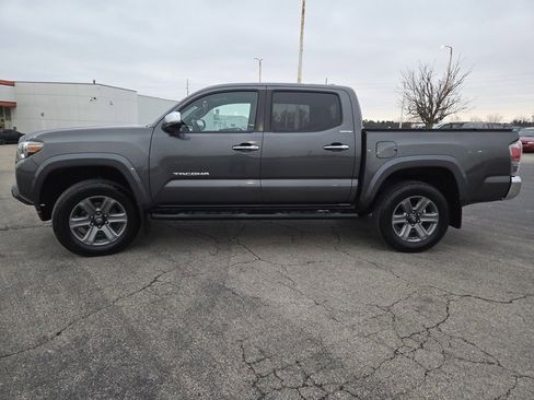 Used 2017 Toyota Tacoma Limited image 22