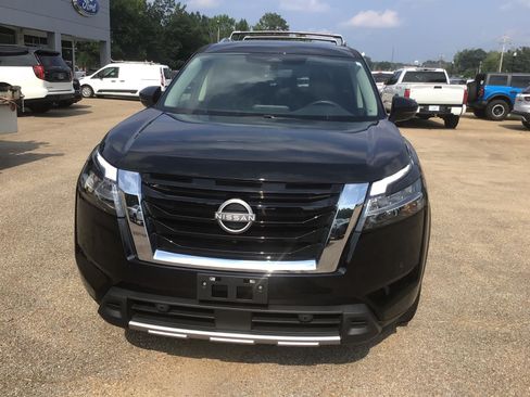 Used 2024 Nissan Pathfinder SL FWD image 6