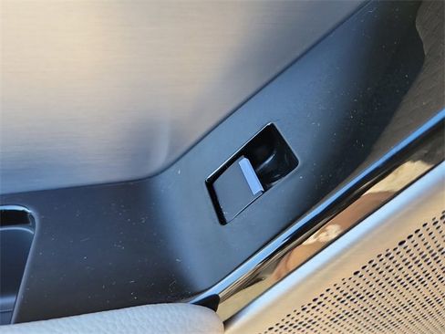 Used 2018 Land Rover Range Rover Velar R-Dynamic SE image 14