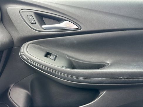 Used 2021 Buick Encore GX Essence w/ Experience Buick Package FWD image 30
