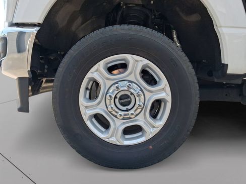 Used 2025 Ford F250 XLT w/ Snow Plow Prep Package AWD/4WD image 38