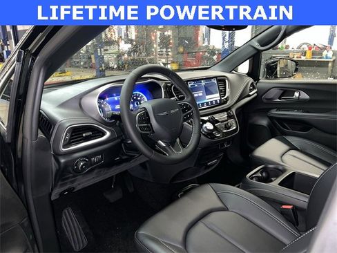 New 2026 Chrysler Pacifica Select image 10