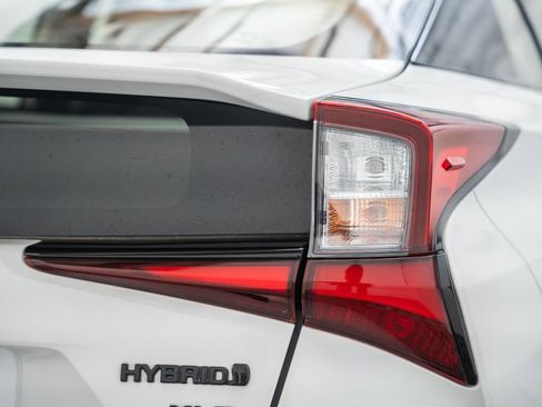 Certified 2021 Toyota Prius FWD image 8