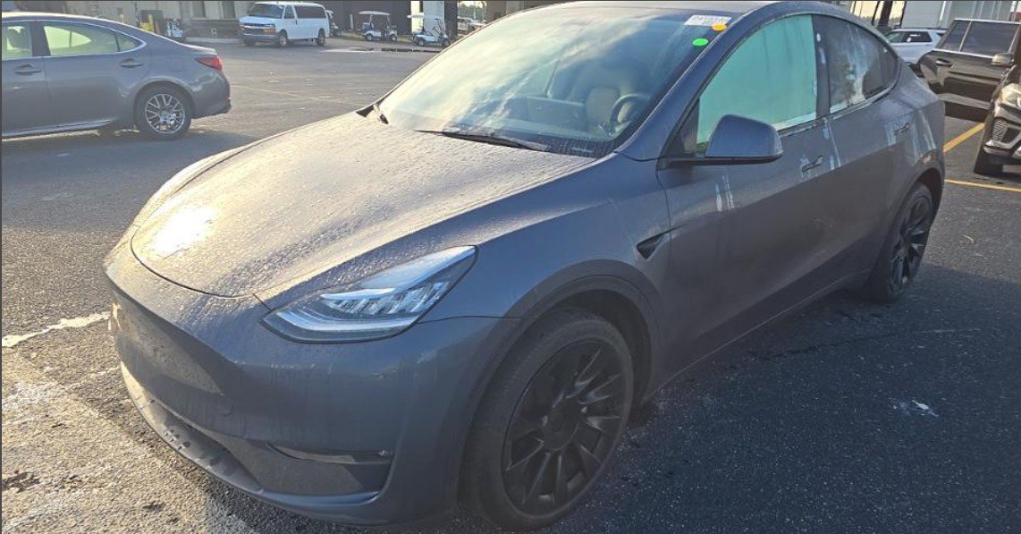 Used 2023 Tesla Model Y AWD image 1