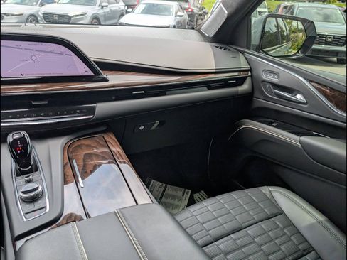 Used 2023 Cadillac Escalade ESV Sport Platinum w/ LPO, ONYX Package AWD/4WD image 9
