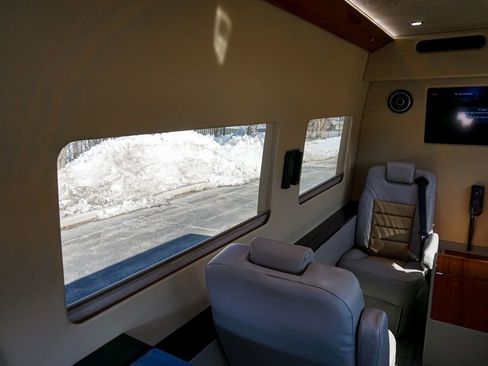 Used 2015 Mercedes-Benz Sprinter 2500 image 40