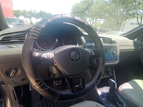 Used 2021 Volkswagen Tiguan SE R-Line FWD image 13