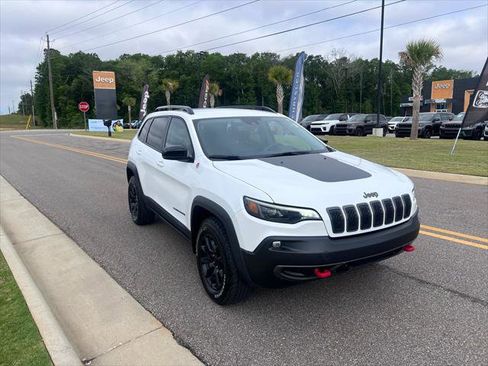 Certified 2022 Jeep Cherokee Trailhawk w/ Comfort/Convenience Group AWD/4WD image 1