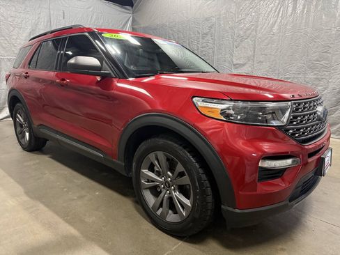 Used 2021 Ford Explorer XLT w/ Equipment Group 202A AWD/4WD image 1