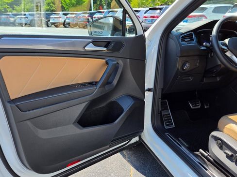 Certified 2023 Volkswagen Tiguan SE R-Line FWD image 14
