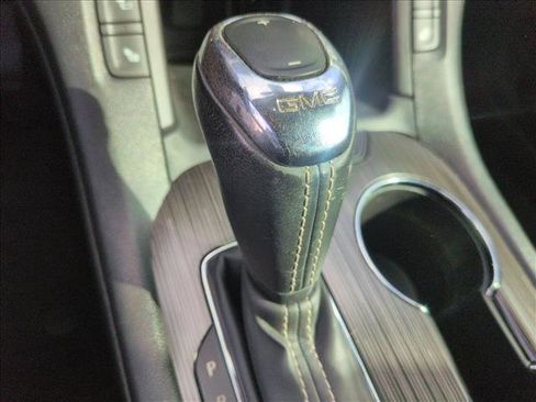 Used 2019 GMC Acadia SLT image 11