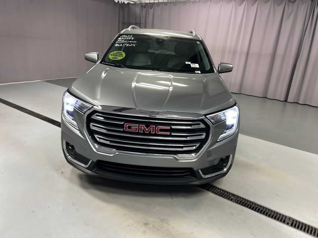 Used 2023 GMC Terrain SLT FWD image 2