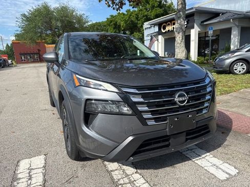 Used 2025 Nissan Rogue SV AWD/4WD image 2