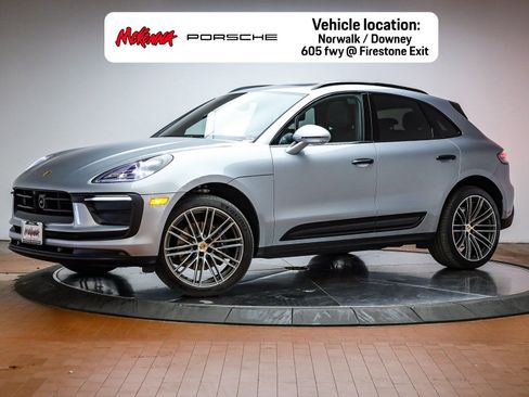 Certified 2025 Porsche Macan AWD/4WD image 1